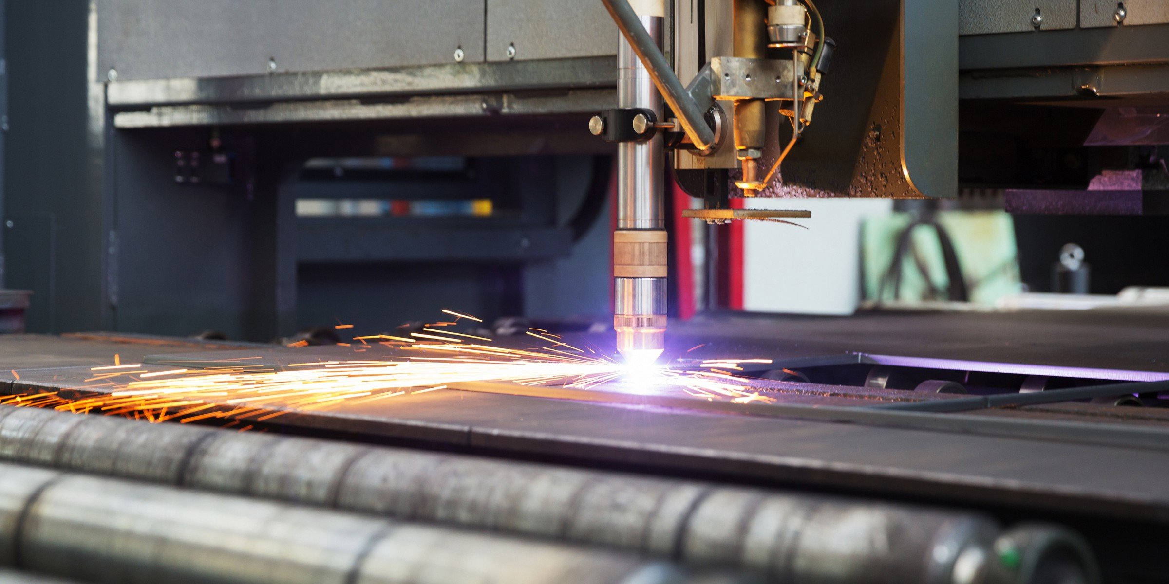 How does a CNC plasma cutter work?
